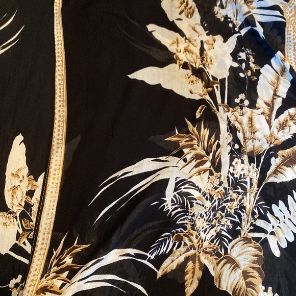 Vince Camuto shawl - Picture 7 of 7